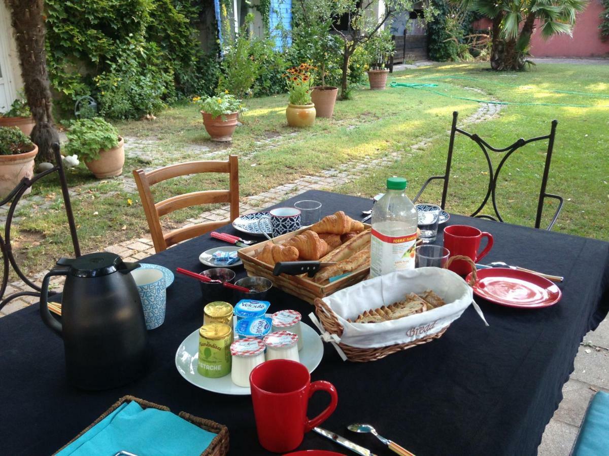 Entraigues-sur-la-Sorgue Le Mas Des Platanes מראה חיצוני תמונה